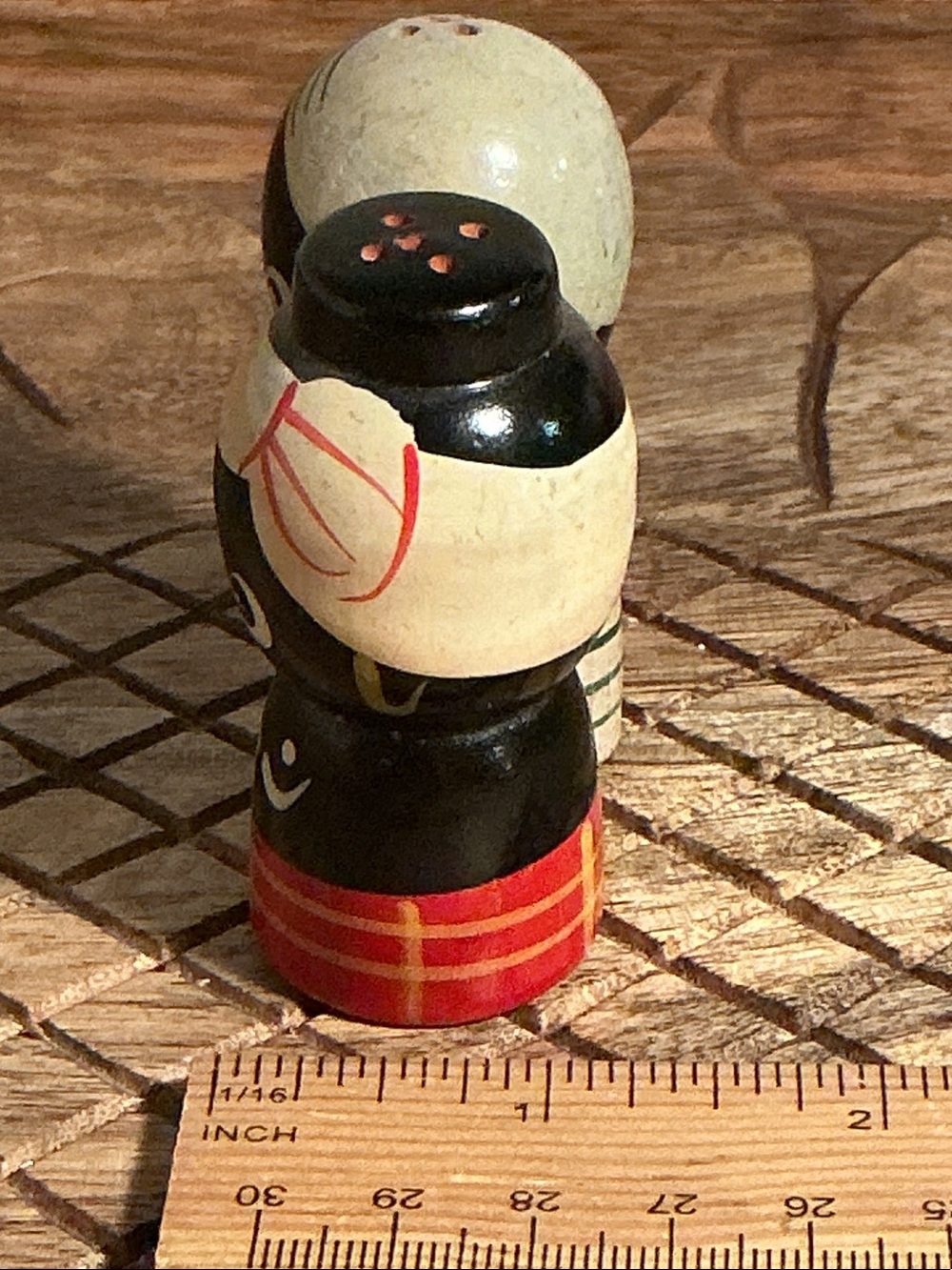 Vintage unique Wooden Black Doll Salt & Pepper Shakers - Hand Painted Rare - Picture 5 of 7